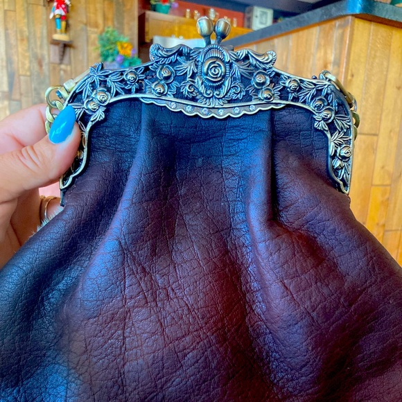 Vintage style American Darling cowhide clasp purse. - Picture 2 of 6